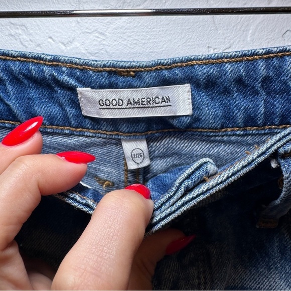 Good American Good Bombshell Distressed Denim Shorts Size‎ 2/26 - Picture 4 of 7